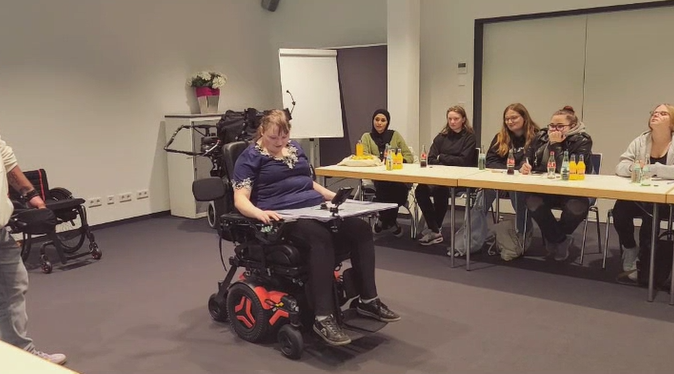Spannender Besuch bei Beuthel mit der Berufsfachschule